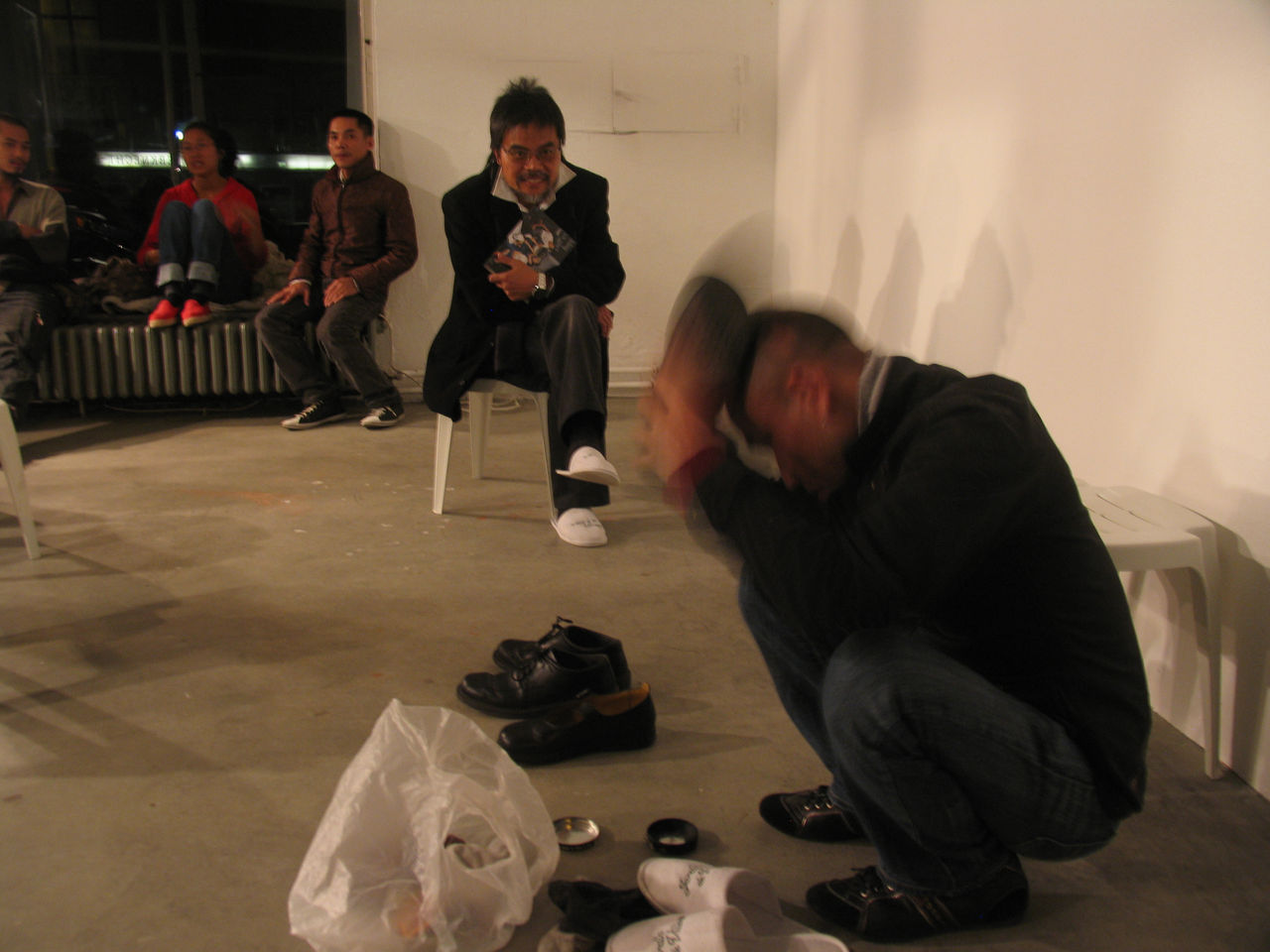 Photographic documentation of RYLLEGA Berlin (Performance by Truong Tan, 16 September 2008)